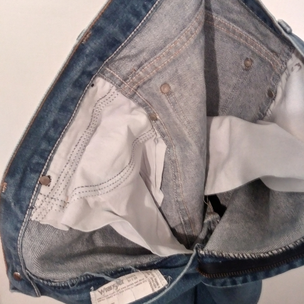 Wrangler jeans.  Mens